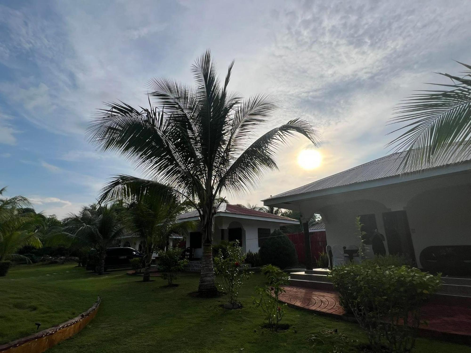 E&N Paradise Island Resort Сикиджор Екстериор снимка